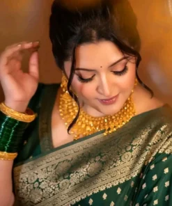 Alternative view of প্রিমিয়াম বেনারসী কাতান শাড়ি (ব্লাউজ পিস সহ)